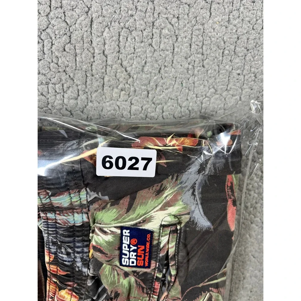 Superdry Sun Scorched Tropical Floral Shorts Mens Medium Black M7110017A